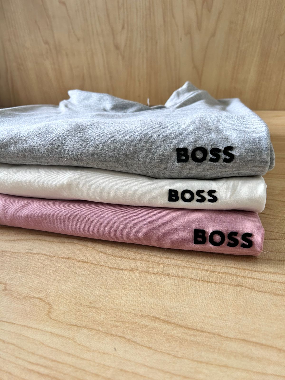 COMBO 5 CAMISETAS BOSS + PERFUME ASAD LATAFFA